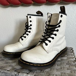 Dr Martens 146